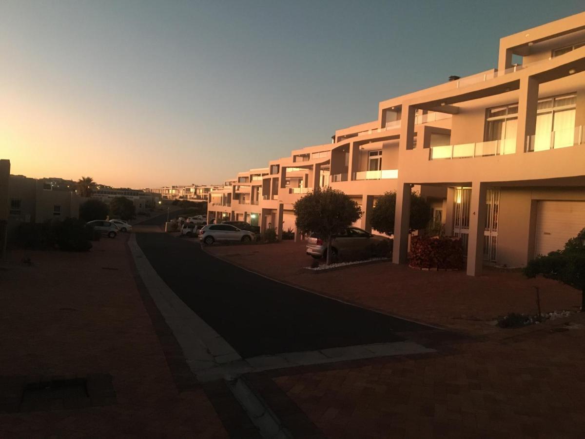 2Whitewaters Bloubergstrand Homestay Extérieur photo